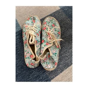 Crewcuts girls floral espadrilles made in Spain size 33, kids size 2